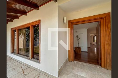 Casa à venda com 760m², 4 quartos e 5 vagasEntrada