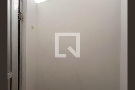 Casa à venda com 760m², 4 quartos e 5 vagasBanheiro externo - Piscina