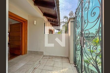 Casa à venda com 760m², 4 quartos e 5 vagasEntrada