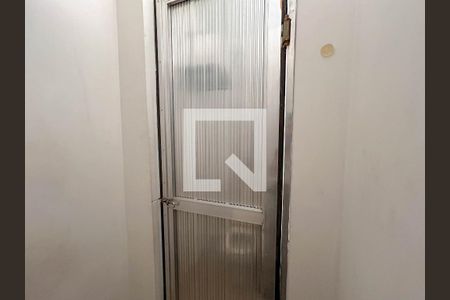 Casa à venda com 760m², 4 quartos e 5 vagasBanheiro externo - Piscina