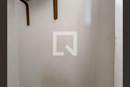 Casa à venda com 760m², 4 quartos e 5 vagasBanheiro externo - Piscina