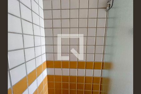 Casa à venda com 760m², 4 quartos e 5 vagasBanheiro externo - Piscina