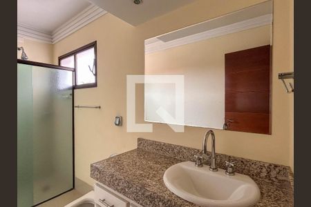 Casa à venda com 760m², 4 quartos e 5 vagasBanheiro da Suíte 2 e 3