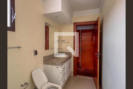 Casa à venda com 760m², 4 quartos e 5 vagasBanheiro da Suíte 2 e 3