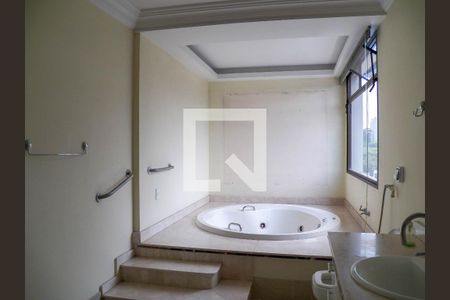 Casa à venda com 760m², 4 quartos e 5 vagasBanheiro da Suíte 1