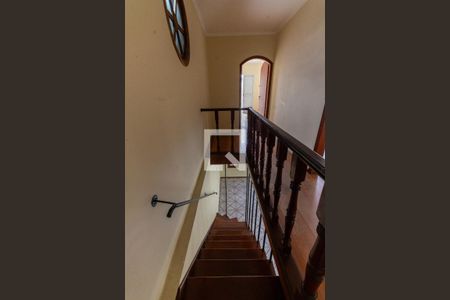 Casa para alugar com 320m², 3 quartos e 4 vagasEscada 