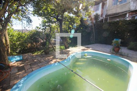 Casa à venda com 250m², 3 quartos e 3 vagas Casa à venda com 250m², 3 quartos e 3 vagasPiscina