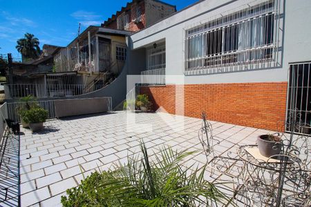 Casa à venda com 250m², 3 quartos e 3 vagas Casa à venda com 250m², 3 quartos e 3 vagasTerraço