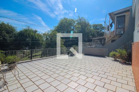 Casa à venda com 250m², 3 quartos e 3 vagas Casa à venda com 250m², 3 quartos e 3 vagasTerraço
