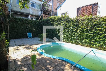 Casa à venda com 250m², 3 quartos e 3 vagas Casa à venda com 250m², 3 quartos e 3 vagasPiscina