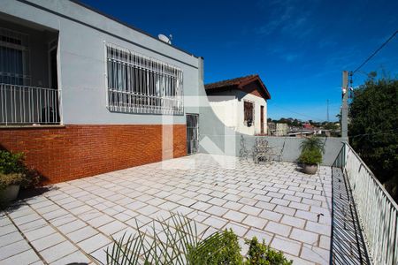 Casa à venda com 250m², 3 quartos e 3 vagas Casa à venda com 250m², 3 quartos e 3 vagasTerraço