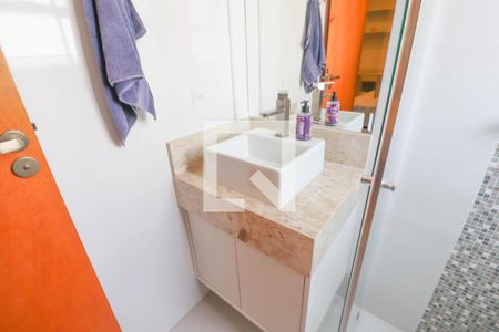 Casa de condomínio à venda com 300m², 3 quartos e 4 vagas Casa de condomínio à venda com 300m², 3 quartos e 4 vagasBanheiro Suíte 3