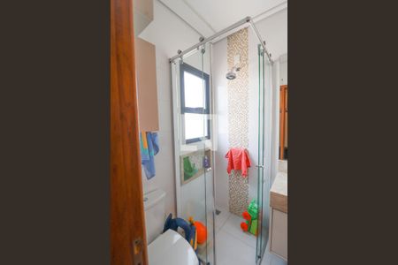 Casa de condomínio à venda com 300m², 3 quartos e 4 vagas Casa de condomínio à venda com 300m², 3 quartos e 4 vagasBanheiro Suíte 2