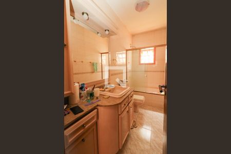 Casa à venda com 302m², 3 quartos e 3 vagas Casa à venda com 302m², 3 quartos e 3 vagasBanheiro Social