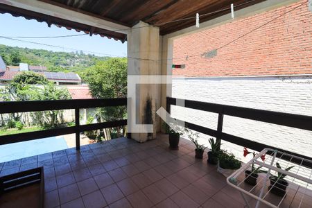 Casa à venda com 302m², 3 quartos e 3 vagas Casa à venda com 302m², 3 quartos e 3 vagasSacada