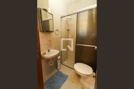 Casa à venda com 302m², 3 quartos e 3 vagas Casa à venda com 302m², 3 quartos e 3 vagasBanheiro de serviço