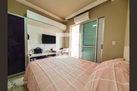 Apartamento à venda com 255m², 5 quartos e 4 vagasQuarto 2