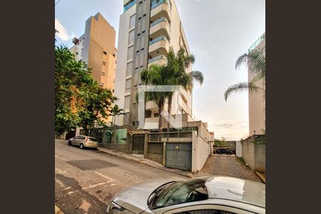 Apartamento à venda com 255m², 5 quartos e 4 vagasFachada