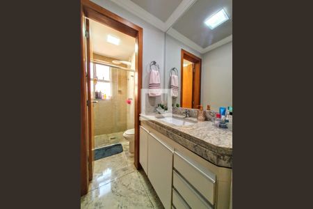 Apartamento à venda com 255m², 5 quartos e 4 vagasBanheiro 2