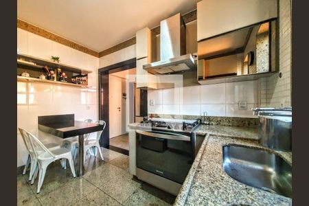 Apartamento à venda com 255m², 5 quartos e 4 vagasCozinha