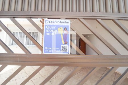 Casa à venda com 137m², 2 quartos e 2 vagas Casa à venda com 137m², 2 quartos e 2 vagasPlaca