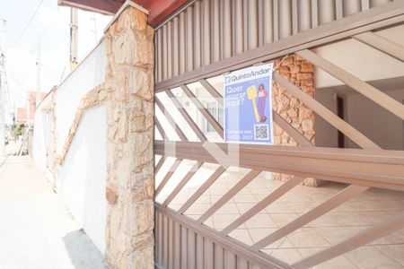 Casa à venda com 137m², 2 quartos e 2 vagas Casa à venda com 137m², 2 quartos e 2 vagasFachada