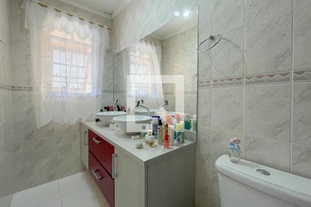 Casa à venda com 170m², 3 quartos e 2 vagasBanheiro - Suíte