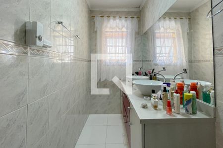 Casa à venda com 170m², 3 quartos e 2 vagasBanheiro - Suíte