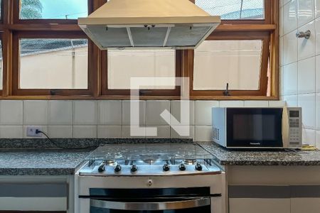 Casa à venda com 432m², 4 quartos e 6 vagas Casa à venda com 432m², 4 quartos e 6 vagasCozinha