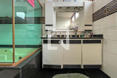 Casa à venda com 432m², 4 quartos e 6 vagas Casa à venda com 432m², 4 quartos e 6 vagasBanheiro da Suíte 1