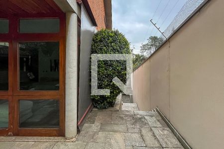 Casa à venda com 432m², 4 quartos e 6 vagas Casa à venda com 432m², 4 quartos e 6 vagasQuintal