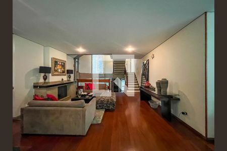 Casa à venda com 432m², 4 quartos e 6 vagas Casa à venda com 432m², 4 quartos e 6 vagasSala