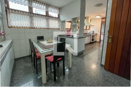 Casa à venda com 432m², 4 quartos e 6 vagas Casa à venda com 432m², 4 quartos e 6 vagasCopa