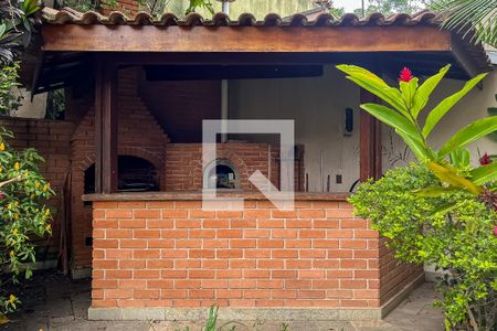 Casa à venda com 432m², 4 quartos e 6 vagas Casa à venda com 432m², 4 quartos e 6 vagasChurraqueira e Forno Quintal