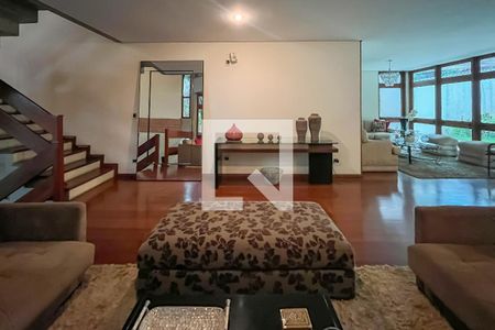 Casa à venda com 432m², 4 quartos e 6 vagas Casa à venda com 432m², 4 quartos e 6 vagasSala