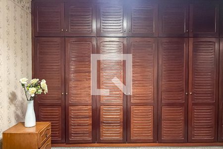 Casa à venda com 432m², 4 quartos e 6 vagas Casa à venda com 432m², 4 quartos e 6 vagasCloset Suíte 4