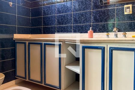 Casa à venda com 432m², 4 quartos e 6 vagas Casa à venda com 432m², 4 quartos e 6 vagasBanheiro Suíte 3