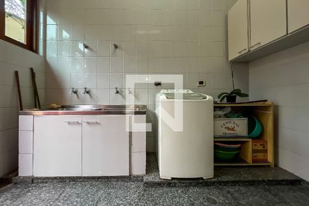 Casa à venda com 432m², 4 quartos e 6 vagas Casa à venda com 432m², 4 quartos e 6 vagasÁrea Serviço