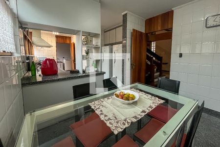 Casa à venda com 432m², 4 quartos e 6 vagas Casa à venda com 432m², 4 quartos e 6 vagasCopa