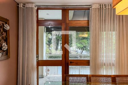 Casa à venda com 432m², 4 quartos e 6 vagas Casa à venda com 432m², 4 quartos e 6 vagasSala Jantar