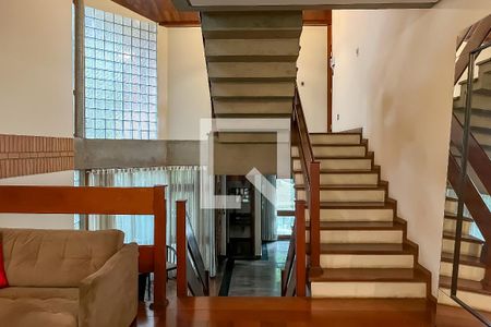 Casa à venda com 432m², 4 quartos e 6 vagas Casa à venda com 432m², 4 quartos e 6 vagasSala Para Quartos