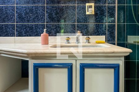 Casa à venda com 432m², 4 quartos e 6 vagas Casa à venda com 432m², 4 quartos e 6 vagasBanheiro Suíte 3