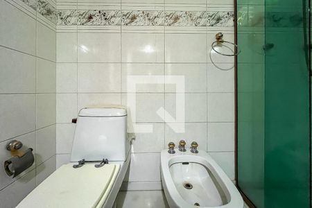 Casa à venda com 432m², 4 quartos e 6 vagas Casa à venda com 432m², 4 quartos e 6 vagasBanheiro Suíte 2