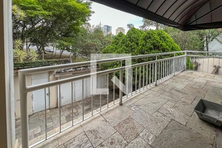 Casa à venda com 432m², 4 quartos e 6 vagas Casa à venda com 432m², 4 quartos e 6 vagasVaranda Sala Jantar