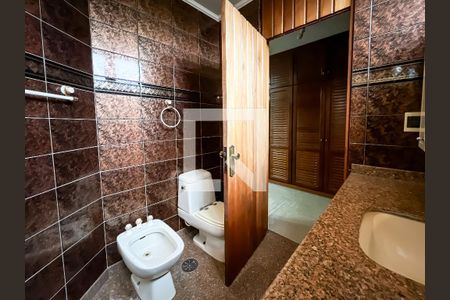 Casa à venda com 432m², 4 quartos e 6 vagas Casa à venda com 432m², 4 quartos e 6 vagasBanheiro Suíte 4