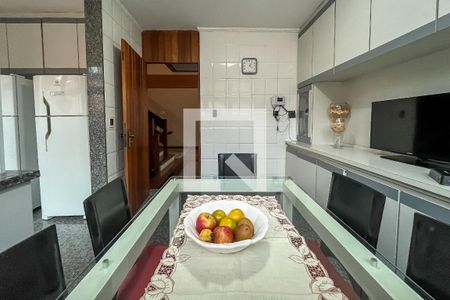 Casa à venda com 432m², 4 quartos e 6 vagas Casa à venda com 432m², 4 quartos e 6 vagasCopa