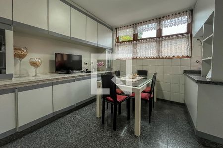 Casa à venda com 432m², 4 quartos e 6 vagas Casa à venda com 432m², 4 quartos e 6 vagasCopa