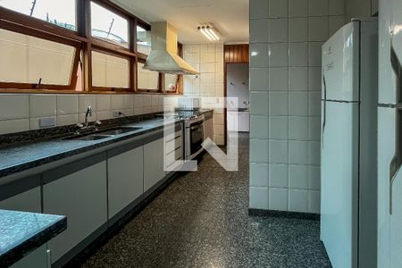 Casa à venda com 432m², 4 quartos e 6 vagas Casa à venda com 432m², 4 quartos e 6 vagasCozinha