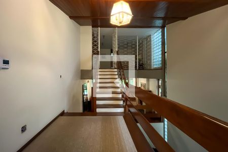 Casa à venda com 432m², 4 quartos e 6 vagas Casa à venda com 432m², 4 quartos e 6 vagasEntre Suítes 3 e 4