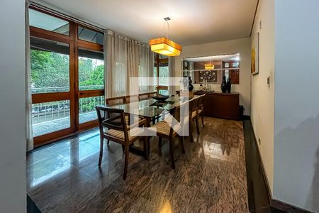 Casa à venda com 432m², 4 quartos e 6 vagas Casa à venda com 432m², 4 quartos e 6 vagasSala Jantar